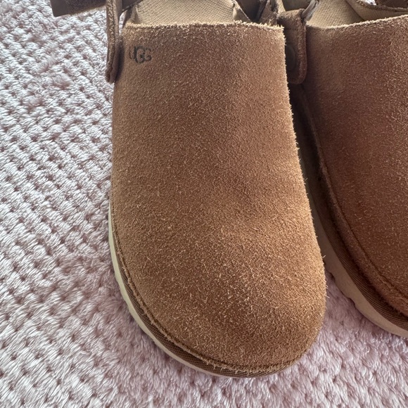 UGG Goldenstar Clog size 6 - Picture 10 of 11